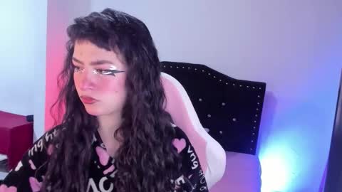 Snapshot of kitty__chs chatting on 18, 12, 2025 kitty__chs online show from 18, 12, 2025