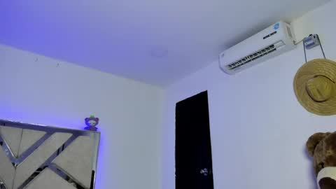 kitty_and_masterboyy online show from 19, 4, 2026