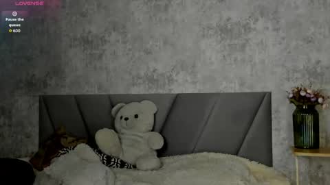 Snapshot of kitty_cathie chatting on 7, 5, 2026 Catherine online show from 7, 5, 2026