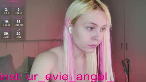 Snapshot of kitty_dora chatting on 19, 3, 2026 Evelyn online show from 19, 3, 2026