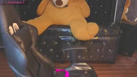 kitty_fox_b online show from 12, 11, 2025