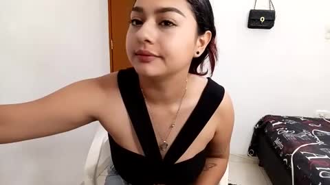 Snapshot of kitty_hottt_ chatting on 25, 11, 2025 giss online show from 25, 11, 2025