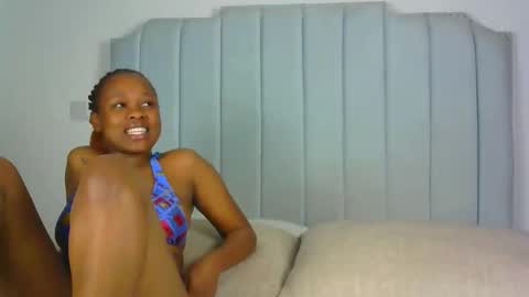 Snapshot of kitty_kitty_kat chatting on 16, 12, 2025 kitty online show from 16, 12, 2025