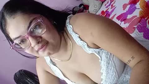 Snapshot of kitty_pink8 chatting on 17, 12, 2025 kitty_pink8 online show from 17, 12, 2025