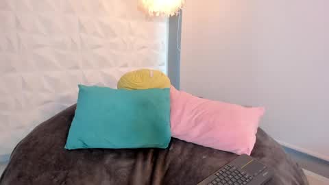 Snapshot of kitty_velve chatting on 17, 4, 2026 kitty online show from 17, 4, 2026