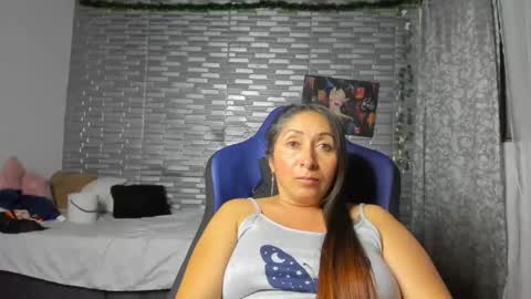 Snapshot of kitty_violet_ chatting on 21, 4, 2026 violet online show from 21, 4, 2026