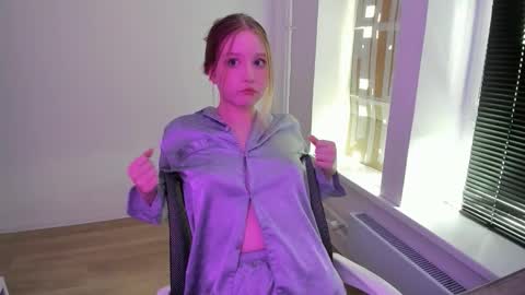 Snapshot of kittydollstella chatting on 15, 12, 2025 kittydollstella online show from 15, 12, 2025