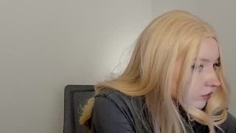 Snapshot of kittydollstella chatting on 20, 12, 2025 kittydollstella online show from 20, 12, 2025