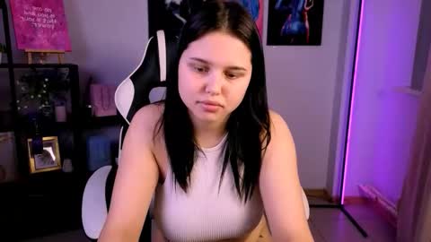 kittykriss_ online show from 4, 12, 2025