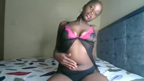 Snapshot of kittypettite chatting on 18, 11, 2025 Kittypettite online show from 18, 11, 2025