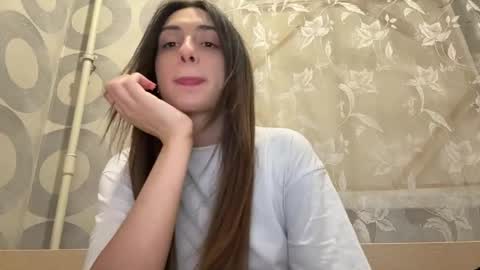 Snapshot of kittyymoonnn chatting on 21, 5, 2026 Emma online show from 21, 5, 2026