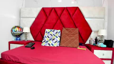 Snapshot of kity_spiderr chatting on 24, 7, 2026 Luisa y Jairo online show from 24, 7, 2026
