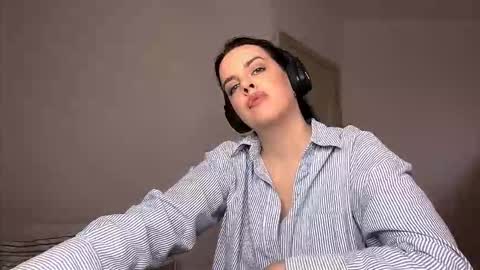 Snapshot of kizzymelonson chatting on 15, 11, 2025 Emma online show from 15, 11, 2025