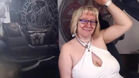 Snapshot of kleiner_teufel chatting on 2, 2, 2025 Michelle online show from 2, 2, 2025