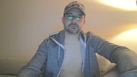 Snapshot of kleinyves chatting on 24, 4, 2026 kleinyves online show from 24, 4, 2026