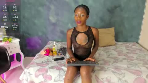 Snapshot of kloee_12 chatting on 22, 11, 2025 K L O E online show from 22, 11, 2025