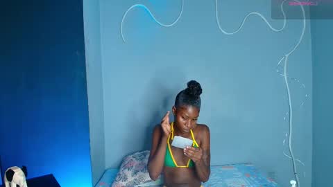 Snapshot of kloee_12 chatting on 15, 12, 2025 K L O E online show from 15, 12, 2025