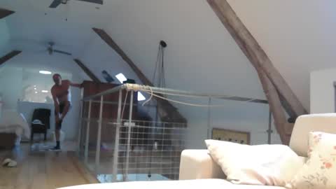 Snapshot of kloves2cum chatting on 8, 4, 2026 kloves2cum online show from 8, 4, 2026