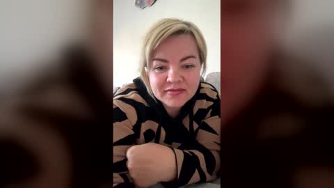 Snapshot of klubnichka2 chatting on 23, 4, 2026 klubnichka2 online show from 23, 4, 2026