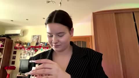 Snapshot of korikoening chatting on 15, 6, 2026 Mary online show from 15, 6, 2026