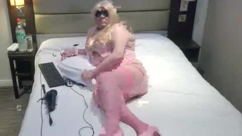 krazeholly42 online show from 13, 3, 2026