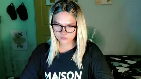 Snapshot of krezikeed chatting on 9, 4, 2026 krezikeed online show from 9, 4, 2026