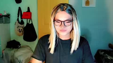 Snapshot of krezikeed chatting on 17, 4, 2026 krezikeed online show from 17, 4, 2026