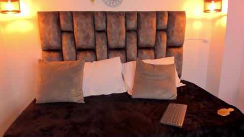 kris_kane1 online show from 4, 12, 2025