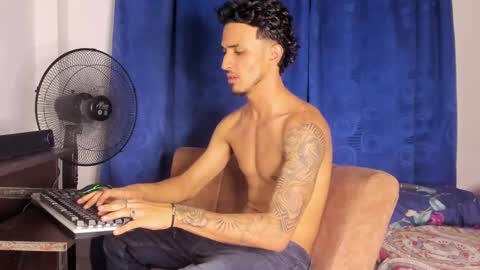 Snapshot of kriss_edwards chatting on 7, 10, 2025 Kriss online show from 7, 10, 2025