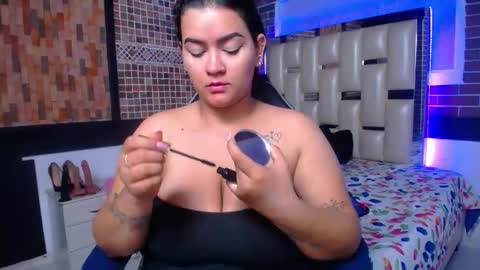 kriss_sweetboobs online show from 9, 10, 2025