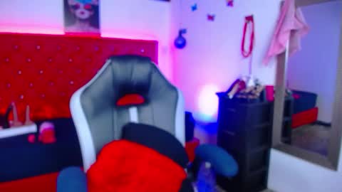 kriss_sweetboobs online show from 8, 11, 2025