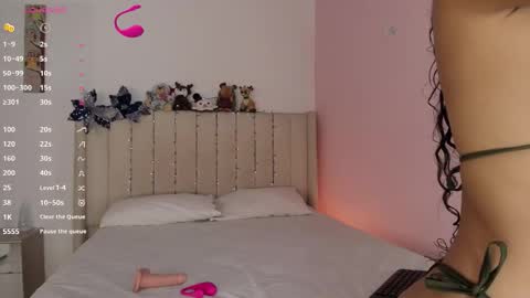 Snapshot of krissell_ chatting on 19, 12, 2025 SammyKrissell online show from 19, 12, 2025