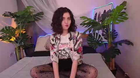 Snapshot of krissy_sins chatting on 17, 11, 2025 Krissy online show from 17, 11, 2025