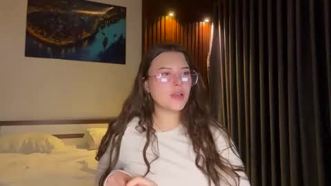 Snapshot of kristiekitty chatting on 18, 5, 2026 kristiekitty online show from 18, 5, 2026