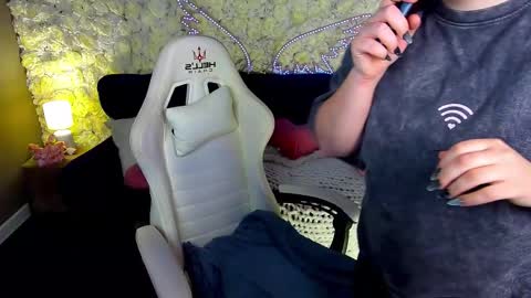 Snapshot of kristifoxy chatting on 16, 3, 2026 kristifoxy online show from 16, 3, 2026