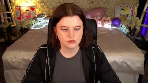 Snapshot of kristifoxy chatting on 2, 4, 2026 kristifoxy online show from 2, 4, 2026