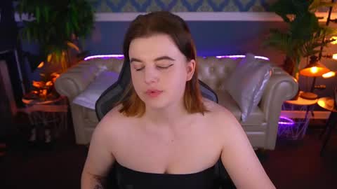 Snapshot of kristifoxy chatting on 18, 5, 2026 kristifoxy online show from 18, 5, 2026