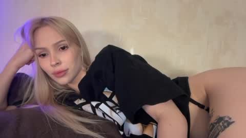 Snapshot of kristy_babe chatting on 10, 4, 2026 Kristy and Alice online show from 10, 4, 2026