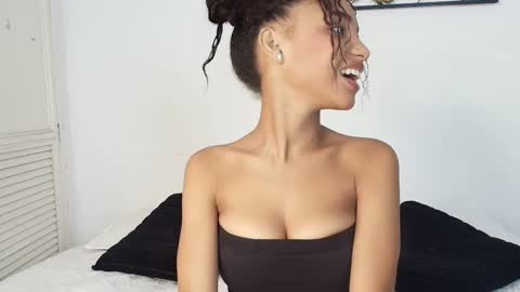 Snapshot of kristyl_paez chatting on 15, 10, 2025 Cristina online show from 15, 10, 2025