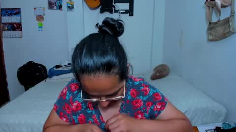 Snapshot of kroline_20 chatting on 8, 2, 2025 Kroline  online show from 8, 2, 2025