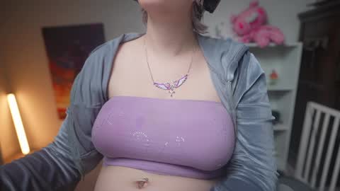 Snapshot of krystalsyxx chatting on 4, 2, 2025 Krystal Syx online show from 4, 2, 2025