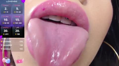 Snapshot of krysten_ritter2 chatting on 10, 2, 2025 krys online show from 10, 2, 2025