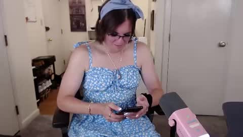Snapshot of ktrichards77 chatting on 25, 6, 2026 Cait online show from 25, 6, 2026