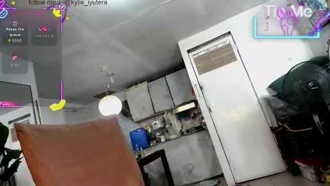 Snapshot of kylie_iyutera chatting on 24, 9, 2025 kylie online show from 24, 9, 2025