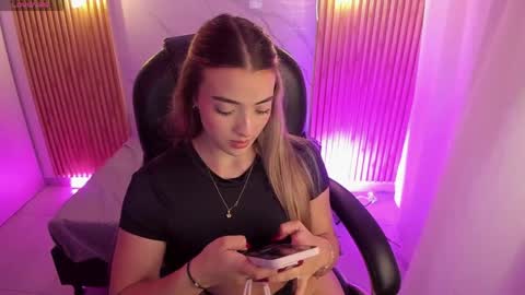 Snapshot of kylie_jones6 chatting on 14, 4, 2026 KYLIE online show from 14, 4, 2026