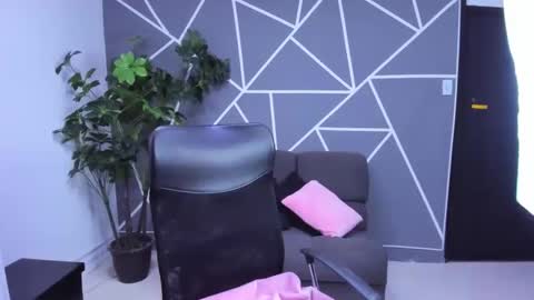 Snapshot of kylie_sexx chatting on 2, 4, 2026 kylie online show from 2, 4, 2026