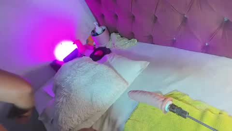 Snapshot of kylie_sttel chatting on 15, 4, 2026 kylie Sttel online show from 15, 4, 2026