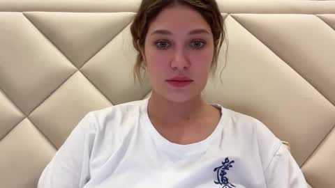 Snapshot of kylieblond chatting on 15, 4, 2026 Din online show from 15, 4, 2026
