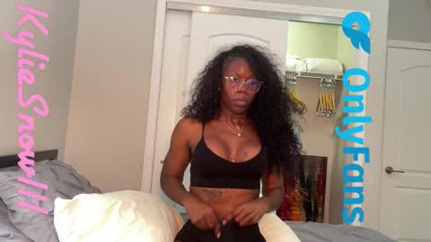 Snapshot of kyliesnowxxx chatting on 12, 1, 2026 Kylie Snow online show from 12, 1, 2026