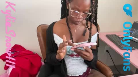 Snapshot of kyliesnowxxx chatting on 10, 3, 2026 Kylie Snow online show from 10, 3, 2026